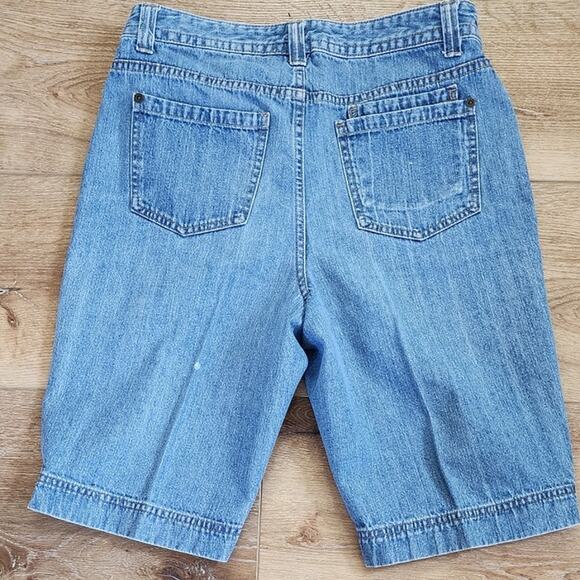 CJ Banks 5 pocket Light Wash Knee Length Bermuda Style Shorts Women's Size 4 - Picture 2 of 8